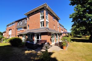 Bernard Court Communal Gardens- click for photo gallery